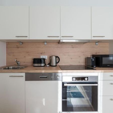 Hm • Sleek 1Br Home With Balcony Vienna Luaran gambar