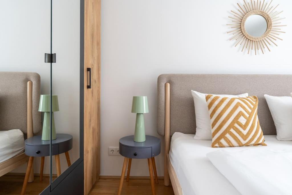 Hm • Sleek 1Br Home With Balcony Vienna Luaran gambar